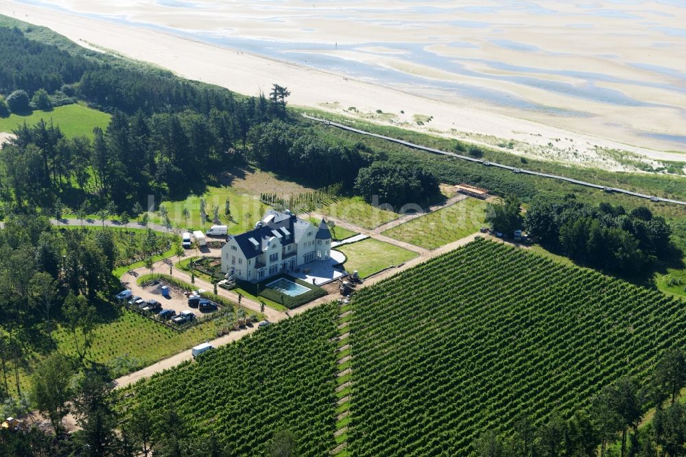 Luftaufnahme Nieblum - Villa an der Nordsee in Nieblum im Bundesland Schleswig-Holstein