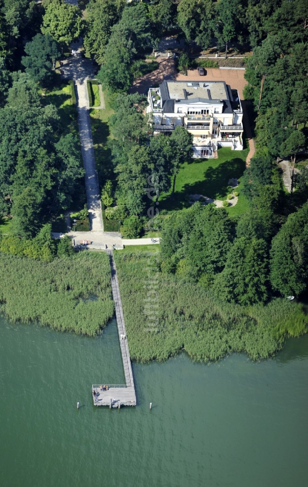 Luftbild Bad Saarow - Villa am Ufer des Schamützelsees