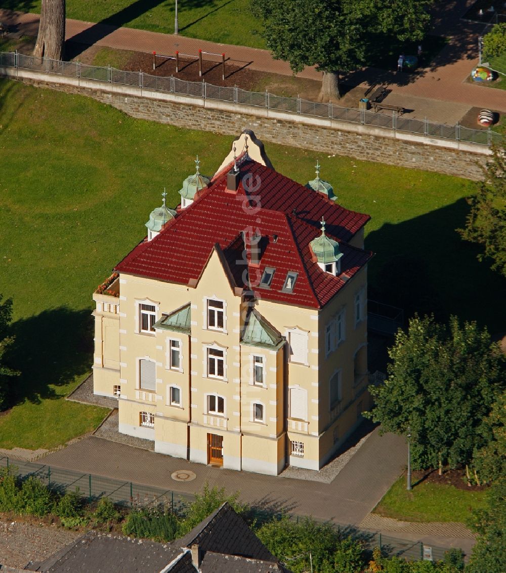 Neuenrade aus der Vogelperspektive: Villa am Wall in Neuenrade im Bundesland Nordrhein-Westfalen