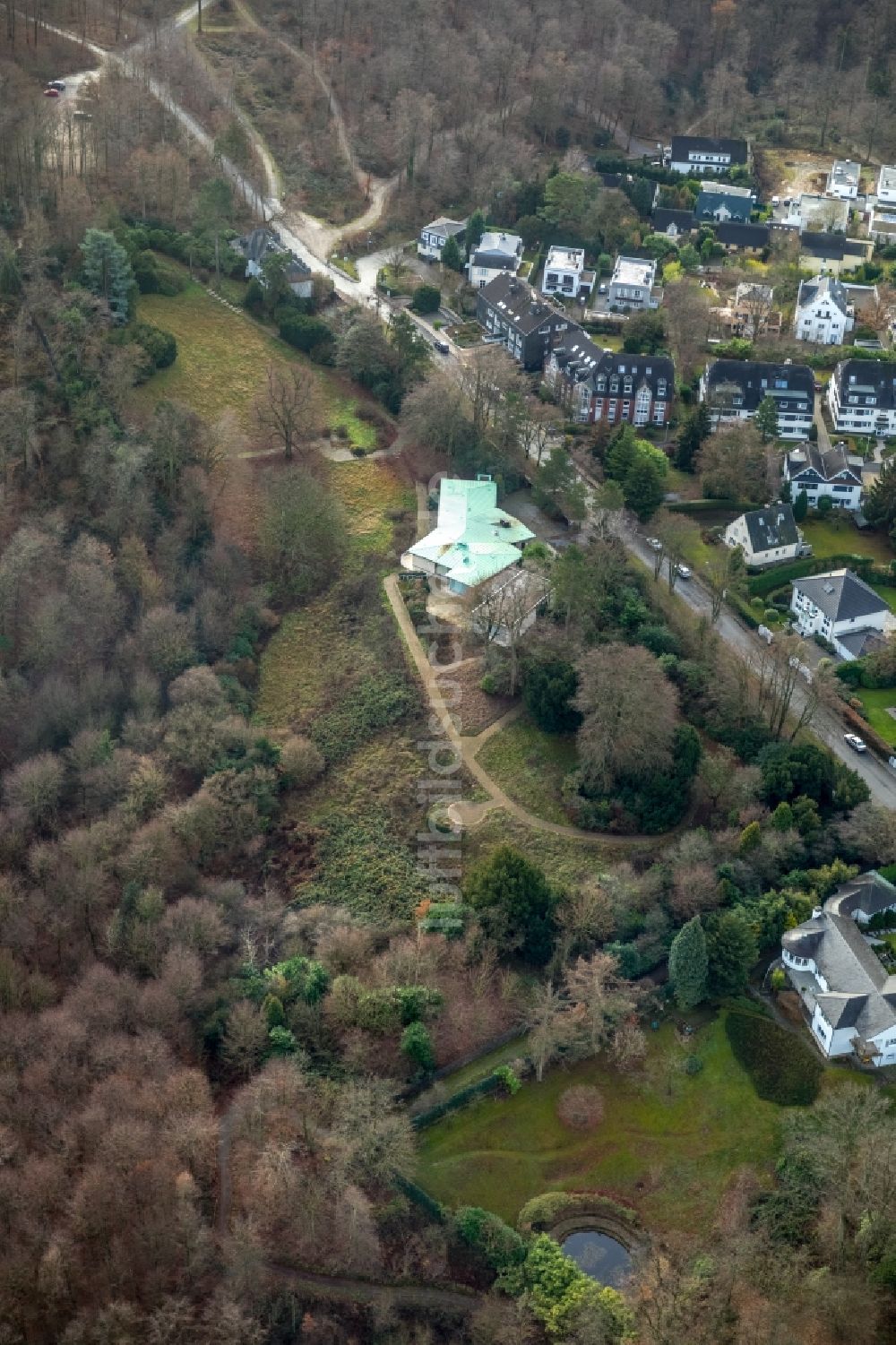 Luftbild Essen - Villa im Wohngebiet einer Einfamilienhaus- Siedlung in Essen im Bundesland Nordrhein-Westfalen