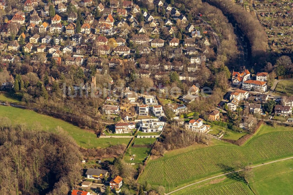 Luftaufnahme Freiburg im Breisgau - Villa im Wohngebiet einer Einfamilienhaus- Siedlung in Freiburg im Breisgau im Bundesland Baden-Württemberg, Deutschland