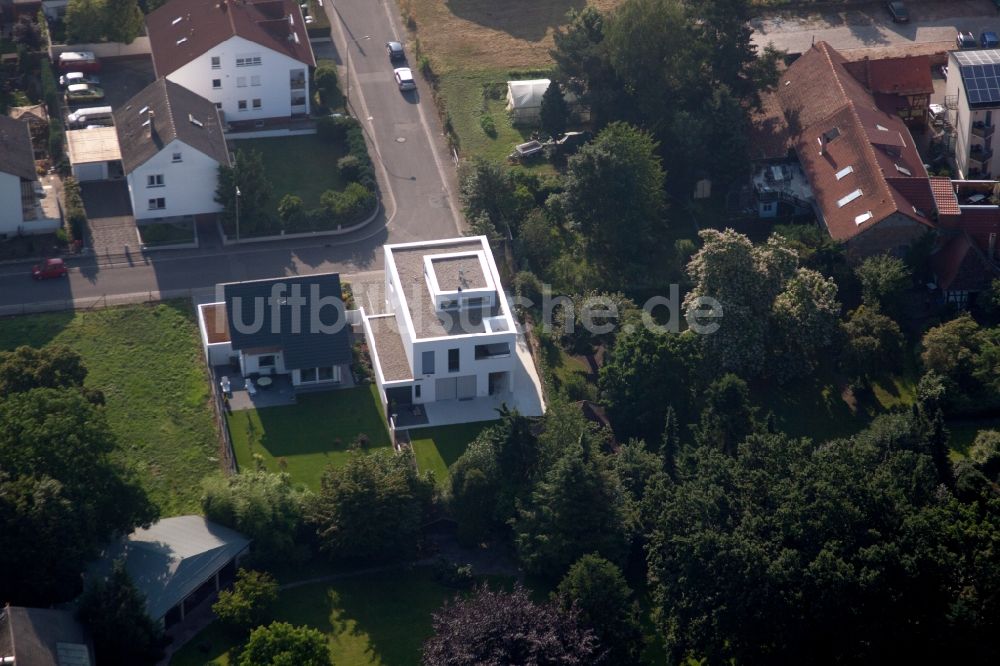 Luftaufnahme Kandel - Villa im Wohngebiet einer Einfamilienhaus- Siedlung in Kandel im Bundesland Rheinland-Pfalz, Deutschland