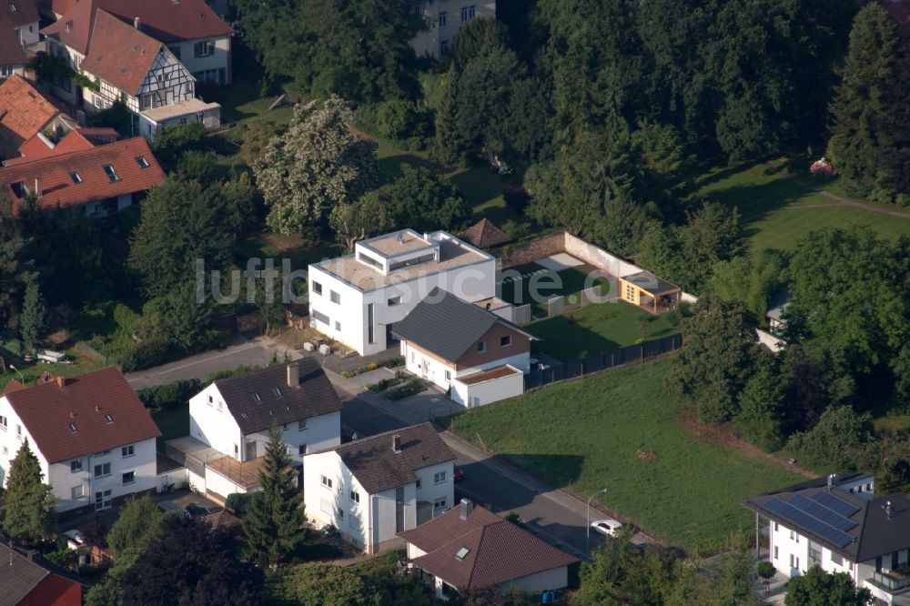 Luftaufnahme Kandel - Villa im Wohngebiet einer Einfamilienhaus- Siedlung in Kandel im Bundesland Rheinland-Pfalz, Deutschland