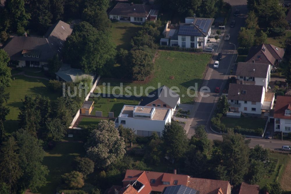 Luftaufnahme Kandel - Villa im Wohngebiet einer Einfamilienhaus- Siedlung in Kandel im Bundesland Rheinland-Pfalz, Deutschland