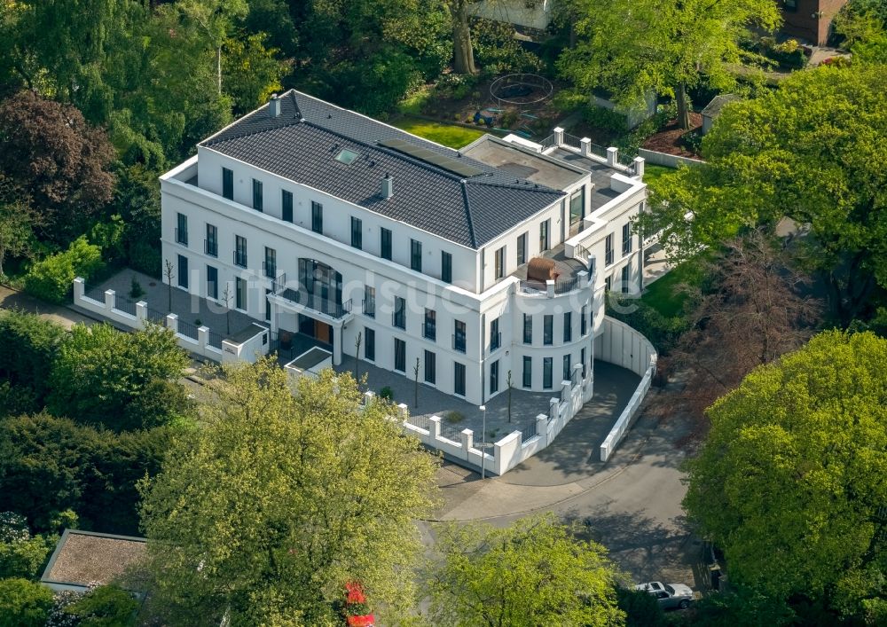 Mülheim an der Ruhr von oben - Villa im Wohngebiet einer Einfamilienhaus- Siedlung in Mülheim an der Ruhr im Bundesland Nordrhein-Westfalen, Deutschland