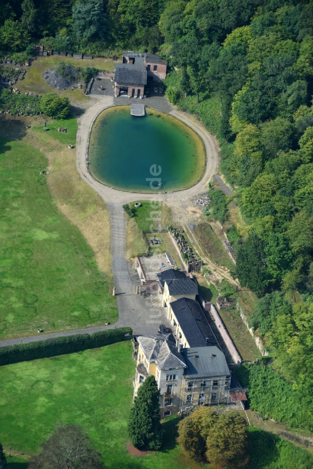 Luftbild Remagen - Villa im Wohngebiet einer Einfamilienhaus- Siedlung in Remagen im Bundesland Rheinland-Pfalz, Deutschland