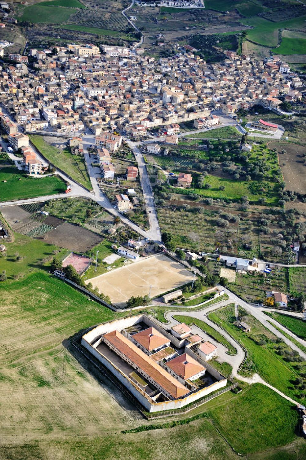 Villalba / Sizilien von oben - Villalba auf Sizilien in Italien