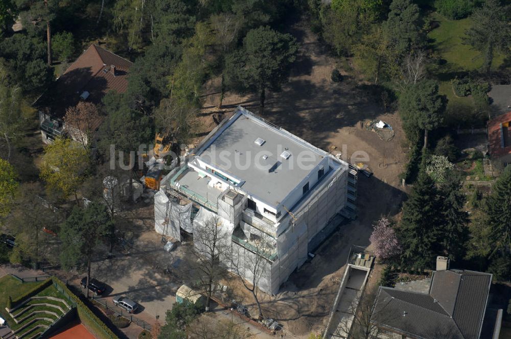 Luftbild Berlin - Villaneubau im Wildpfad / Waldmeisterstraße in Berlin-Schmargendorf