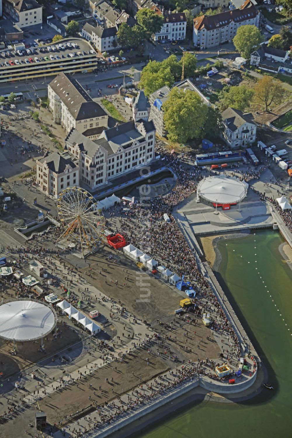 Dortmund von oben - Volksfest zur Flutung Phoenix-See Dortmund