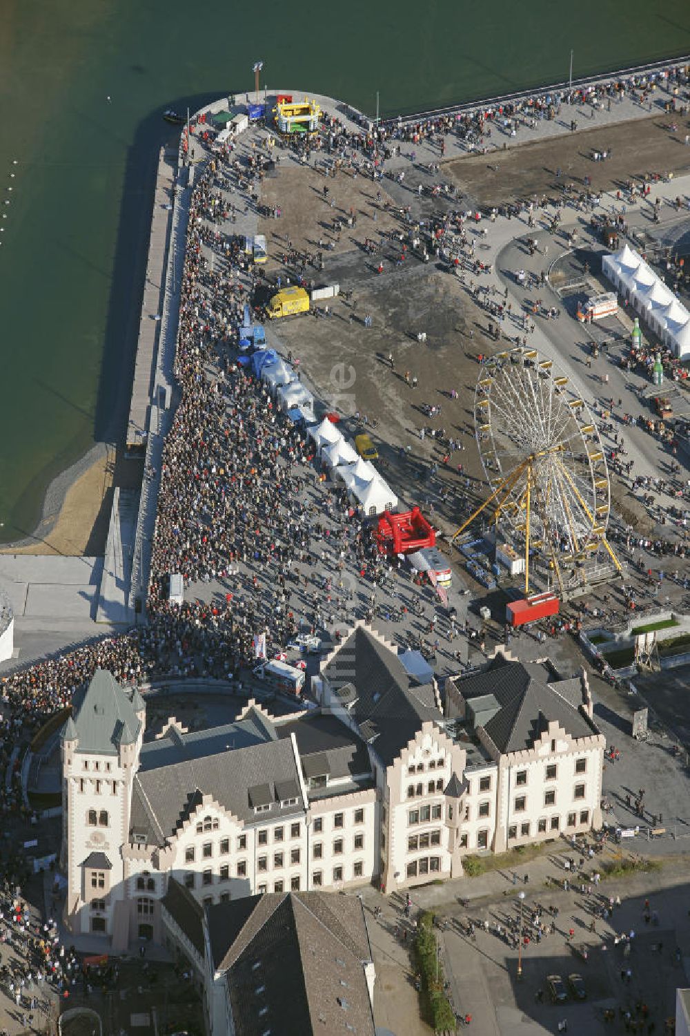 Dortmund von oben - Volksfest zur Flutung Phoenix-See Dortmund