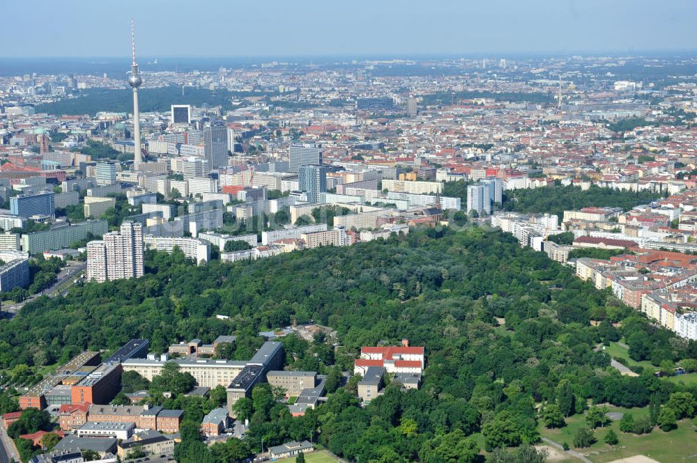 Luftaufnahme Berlin Friedrichshain - Volkspark am Friedrichshain in Berlin