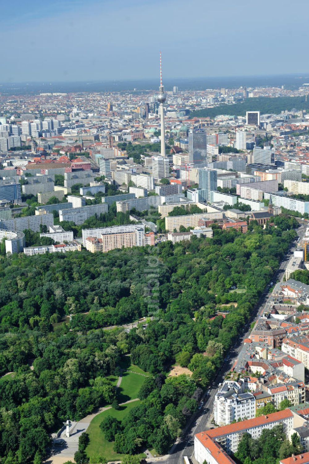 Luftbild Berlin Friedrichshain - Volkspark am Friedrichshain in Berlin