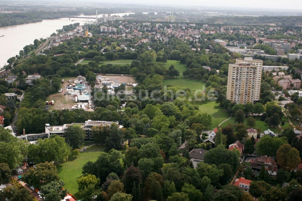 Mainz von oben - Volkspark und Rheinufer in Mainz im Bundesland Rheinland-Pfalz