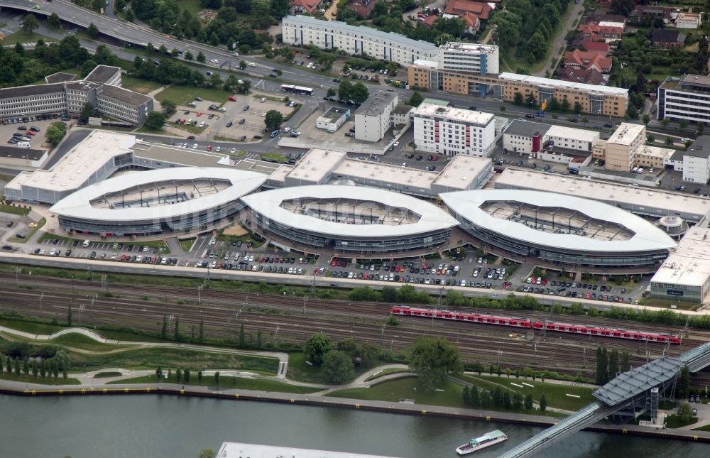 Wolfsburg aus der Vogelperspektive: Volkswagen Werksgelände und die Autostadt in Wolfsburg im Bundesland Niedersachsen