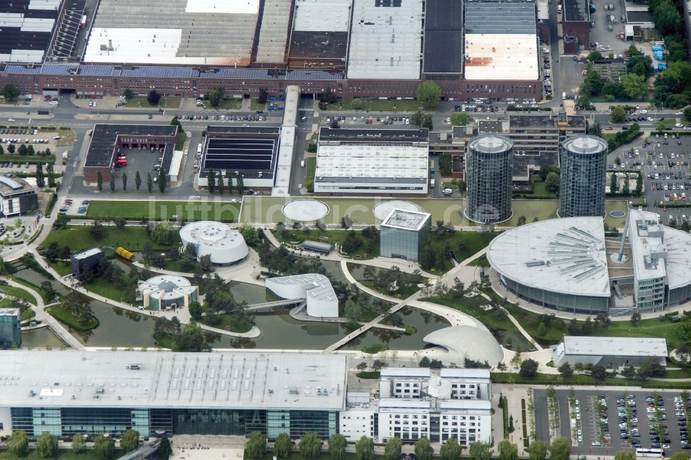 Wolfsburg aus der Vogelperspektive: Volkswagen Werksgelände und die Autostadt in Wolfsburg im Bundesland Niedersachsen