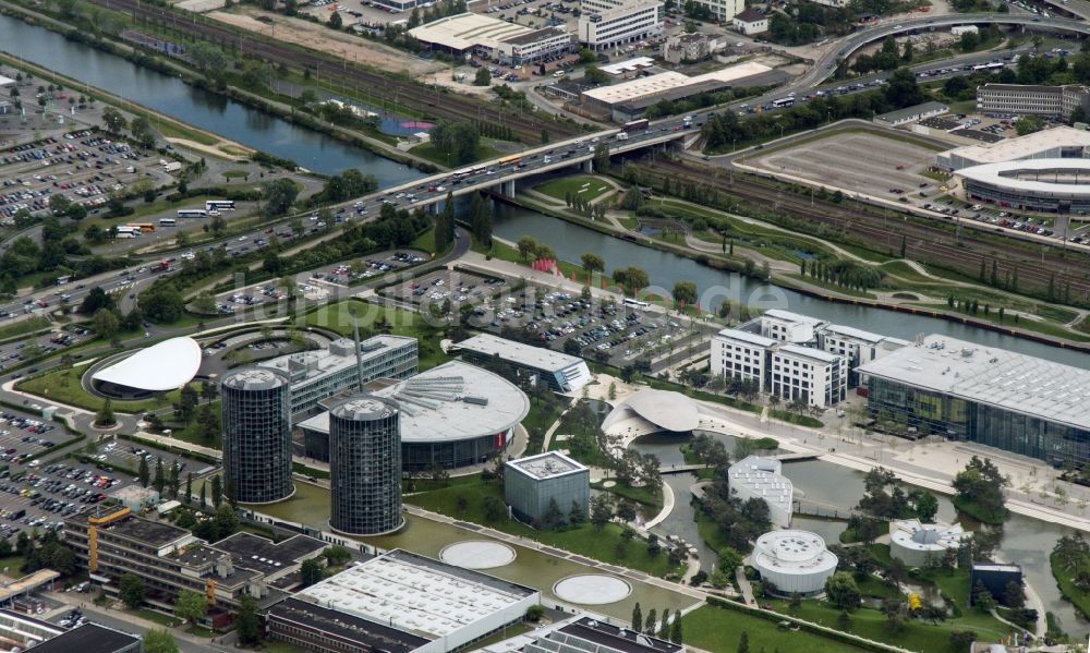 Luftaufnahme Wolfsburg - Volkswagen Werksgelände und die Autostadt in Wolfsburg im Bundesland Niedersachsen