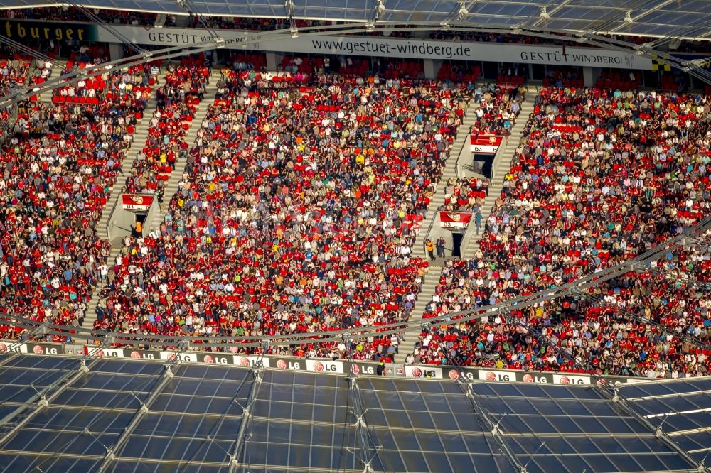 Leverkusen von oben - Voll besetztes Stadion BayArena in Leverkusen im Bundesland Nordrhein-Westfalen