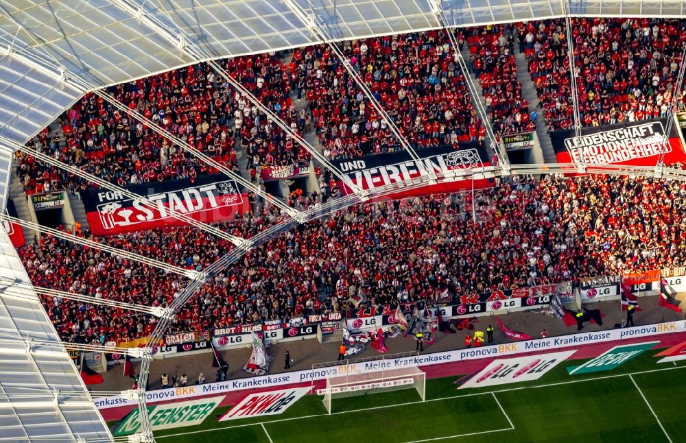 Luftbild Leverkusen - Voll besetztes Stadion BayArena in Leverkusen im Bundesland Nordrhein-Westfalen