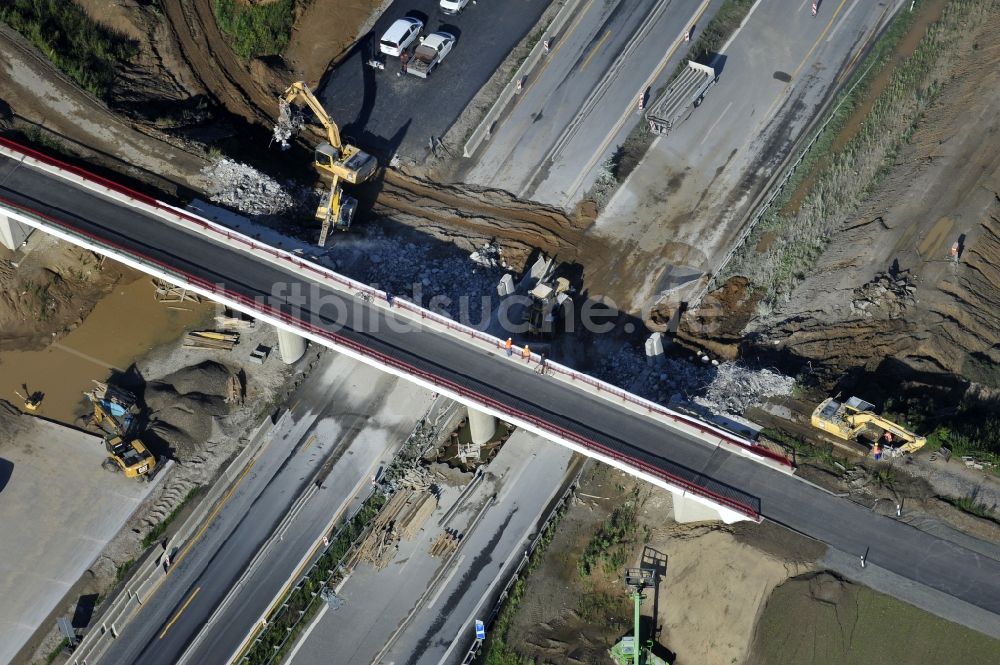 Luftaufnahme Schwanebeck - Vollsperrung Autobahndreieck Schwanebeck bzw. Kreuz Barnim wegen Brückenabrißarbeiten