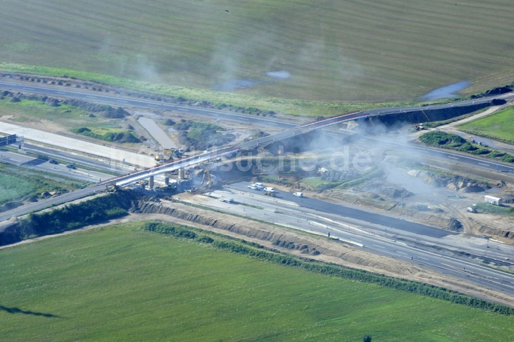 Luftbild Schwanebeck - Vollsperrung Autobahndreieck Schwanebeck bzw. Kreuz Barnim wegen Brückenabrißarbeiten