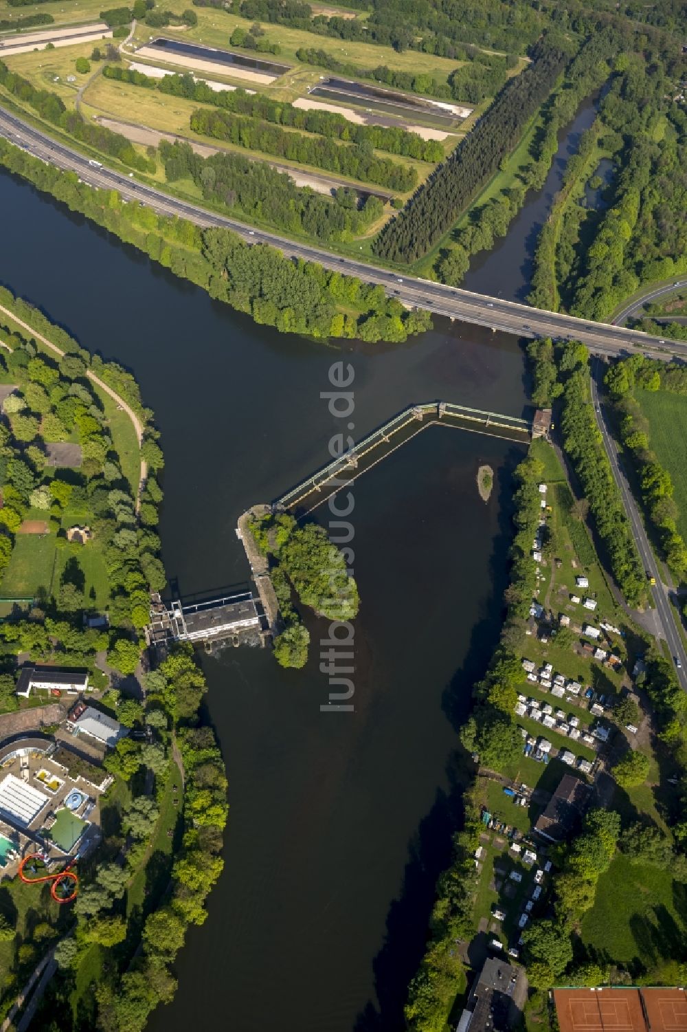 Herdecke von oben - Volmemündung der Ruhr am Kraftwerk Stiftsmühle mit dem Freibad Herdecke am Bleichenstein in Herdecke in Nordrhein-Westfalen