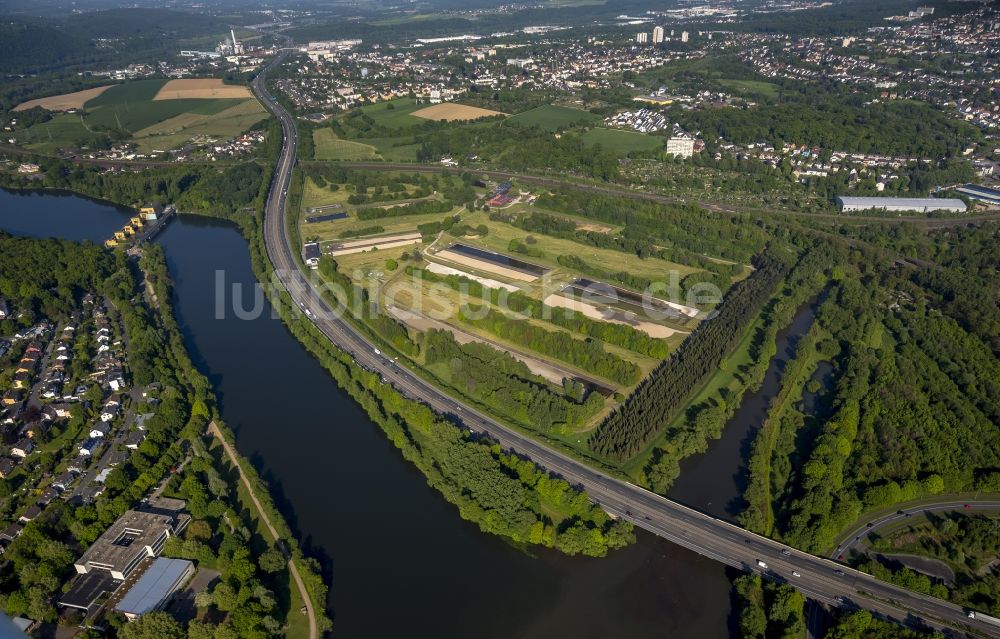 Herdecke aus der Vogelperspektive: Volmemündung der Ruhr am Kraftwerk Stiftsmühle mit dem Freibad Herdecke am Bleichenstein in Herdecke in Nordrhein-Westfalen