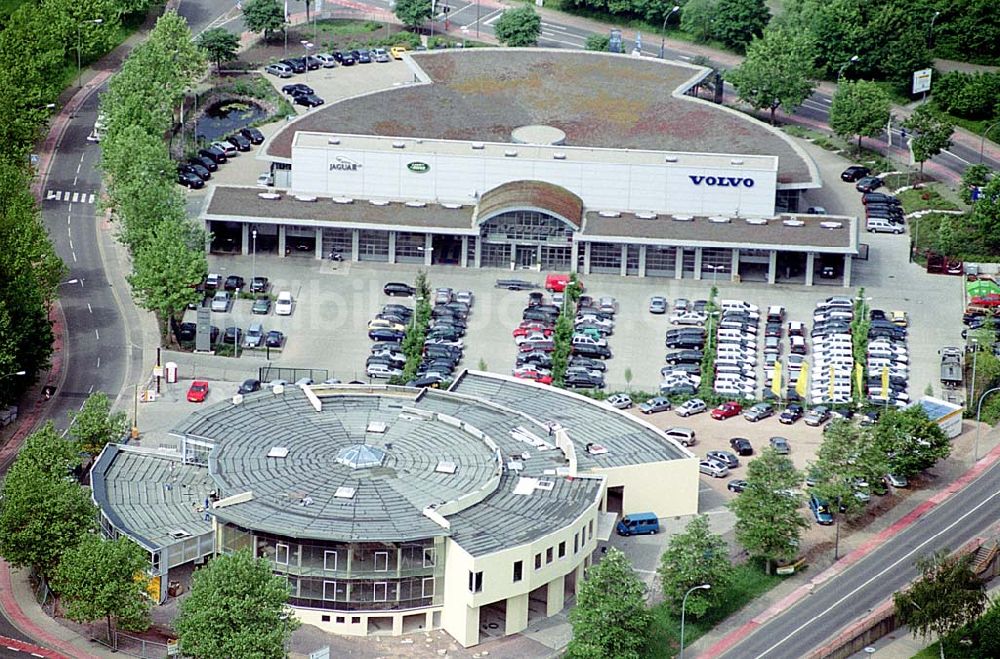 Saarlouis von oben - VOLVO-Autohaus Kreuzer an der St. Nazairer Allee 1a in 66740 Saarlouis. (Tel.: 06831-48720) Datum: 26.05.2003