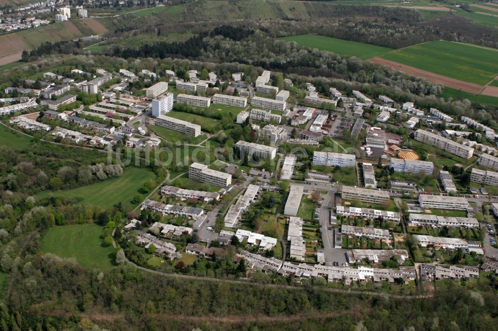 Trier Mariahof aus der Vogelperspektive: Von Neubausiedlungen gerägte Stadtteil Mariahof in Trier im Bundesland Rheinland-Pfalz