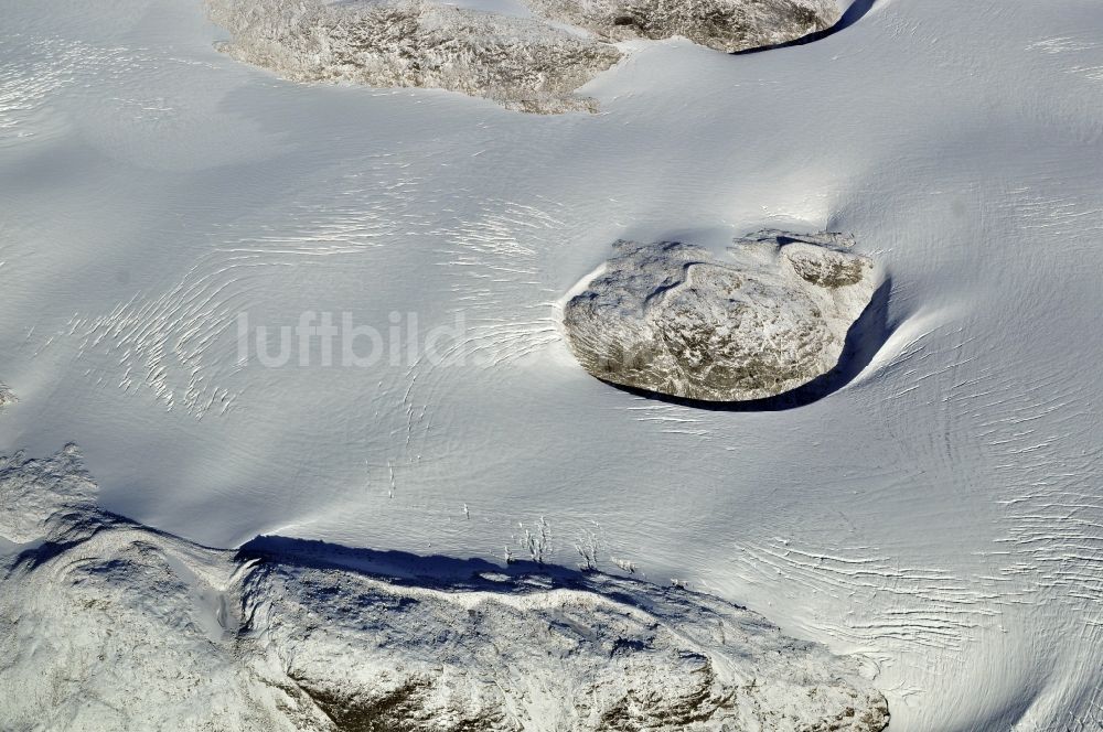 Stryn aus der Vogelperspektive: Von Schnee und Eis bedeckte Landschaft im Nationalpark Jostedalsbreen nahe Stryn in der Provinz Sogn og Fjordane in Norwegen