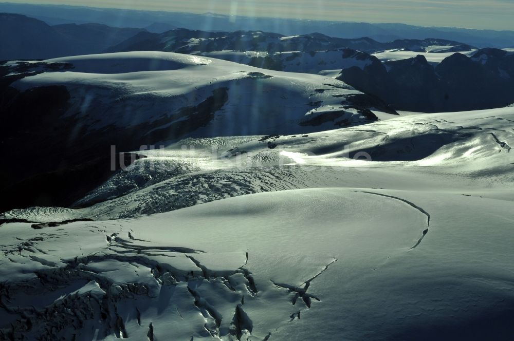 Luftbild Stryn - Von Schnee und Eis bedeckte Landschaft im Nationalpark Jostedalsbreen nahe Stryn in der Provinz Sogn og Fjordane in Norwegen