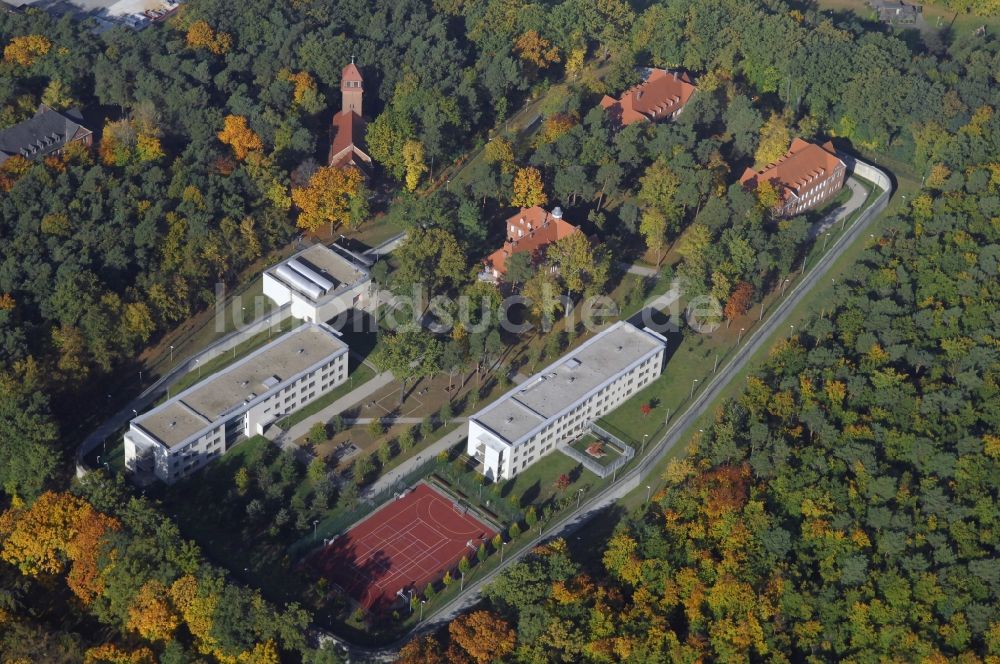 Luftaufnahme Brandenburg an der Havel - Von Sicherheitsumzäunung umgebenes Gelände der Forensischen Klinik in Brandenburg an der Havel im Bundesland Brandenburg