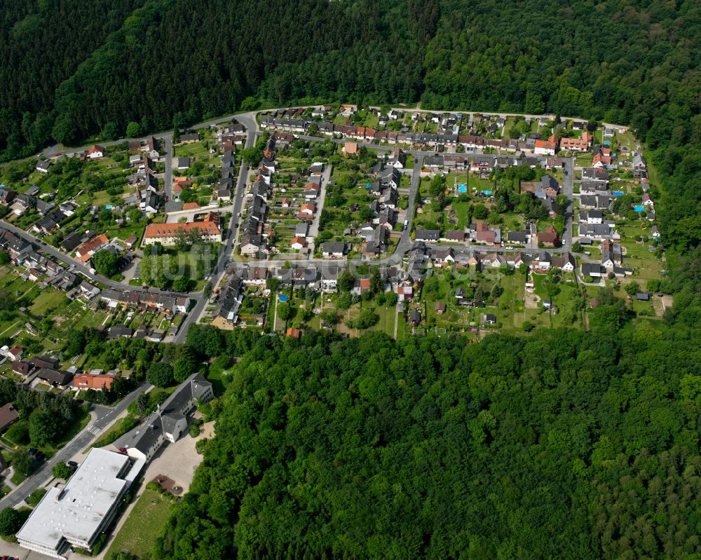 Bad von oben - Von Wald umgebene Ortsansicht in Bad im Bundesland Niedersachsen, Deutschland