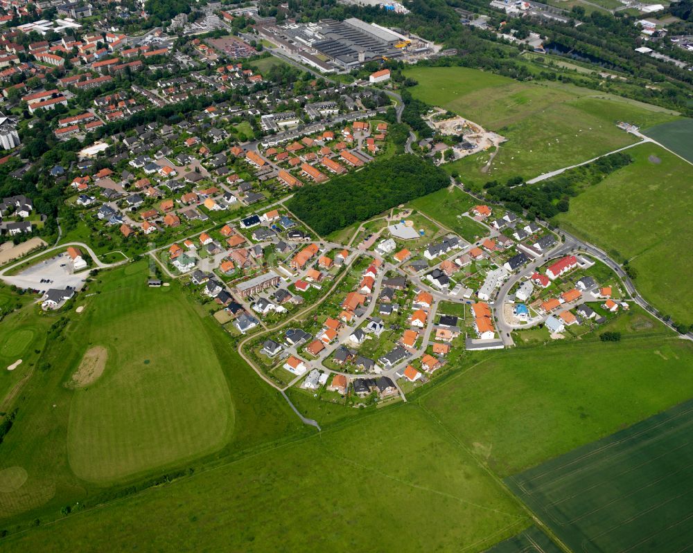 Bad von oben - Von Wald umgebene Ortsansicht in Bad im Bundesland Niedersachsen, Deutschland