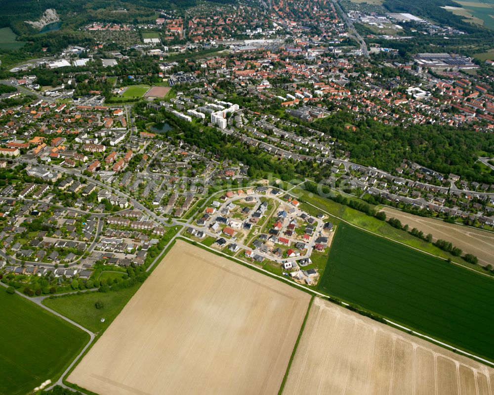 Bad von oben - Von Wald umgebene Ortsansicht in Bad im Bundesland Niedersachsen, Deutschland