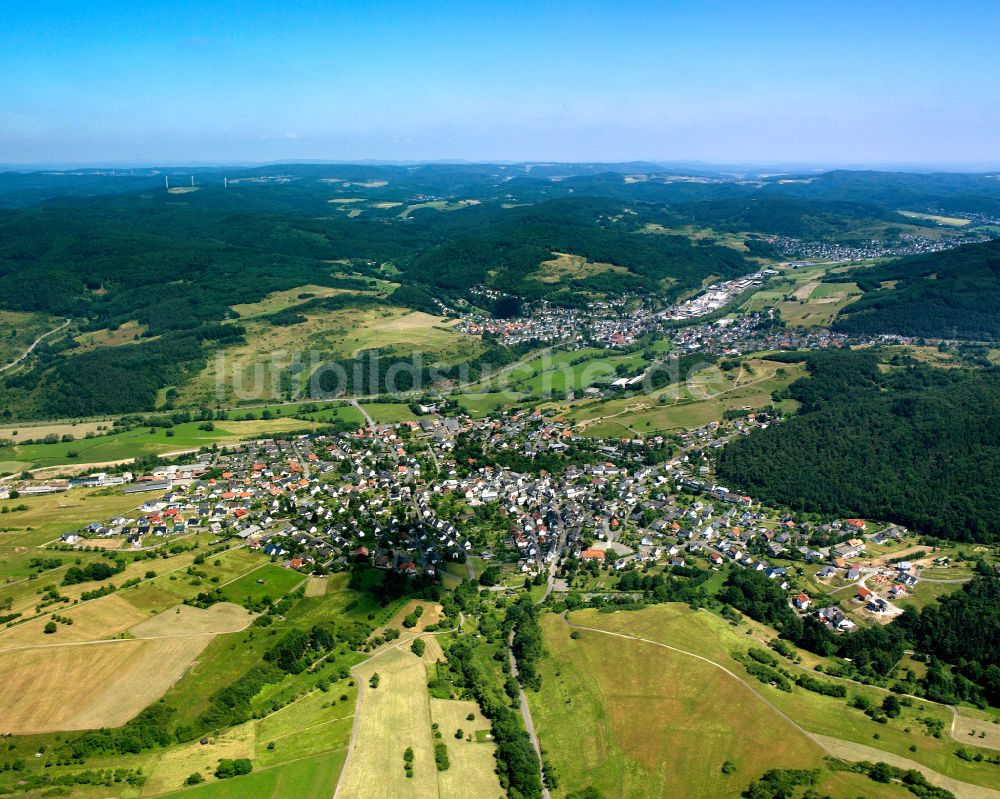 Luftaufnahme Ballersbach - Von Wald umgebene Ortsansicht in Ballersbach im Bundesland Hessen, Deutschland