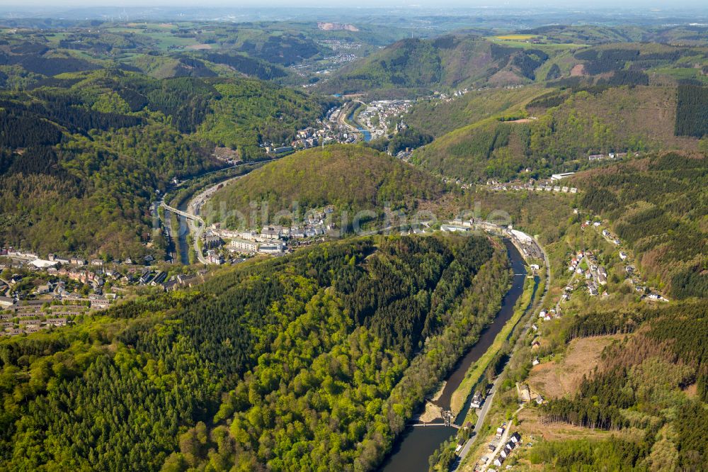 Buchholz aus der Vogelperspektive: Von Wald umgebene Ortsansicht in Buchholz im Bundesland Nordrhein-Westfalen, Deutschland