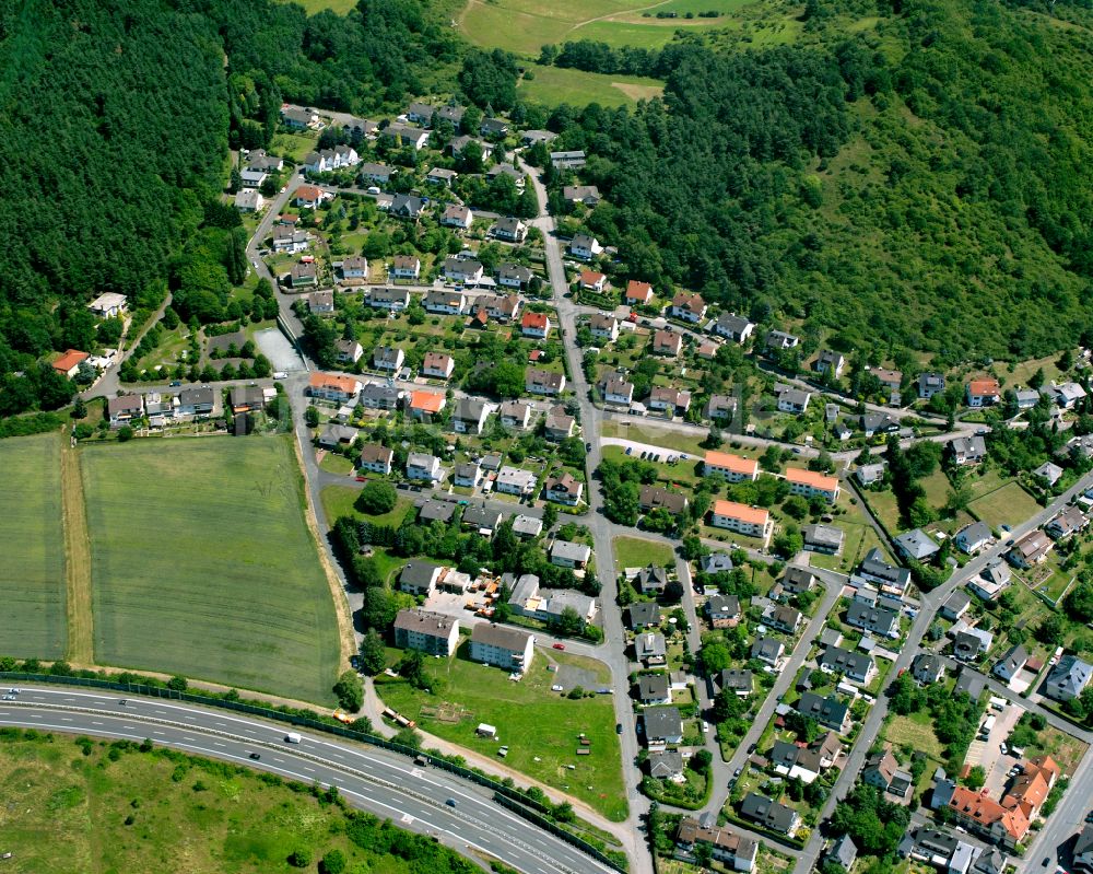 Burg von oben - Von Wald umgebene Ortsansicht in Burg im Bundesland Hessen, Deutschland