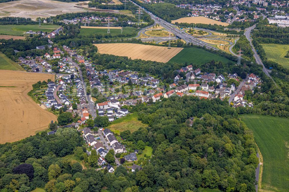 Castrop-Rauxel von oben - Von Wald umgebene Ortsansicht in Castrop-Rauxel im Bundesland Nordrhein-Westfalen, Deutschland