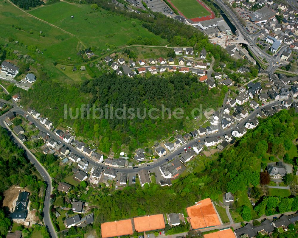 Luftaufnahme Dillenburg - Von Wald umgebene Ortsansicht in Dillenburg im Bundesland Hessen, Deutschland