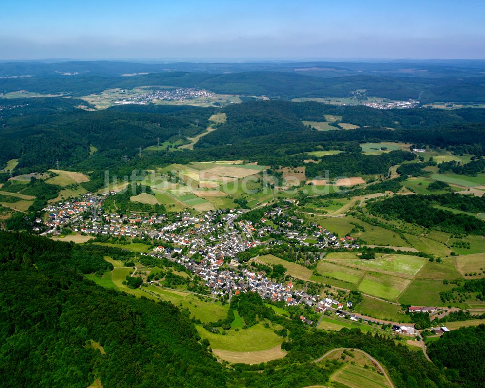 Luftaufnahme Eibach - Von Wald umgebene Ortsansicht in Eibach im Bundesland Hessen, Deutschland