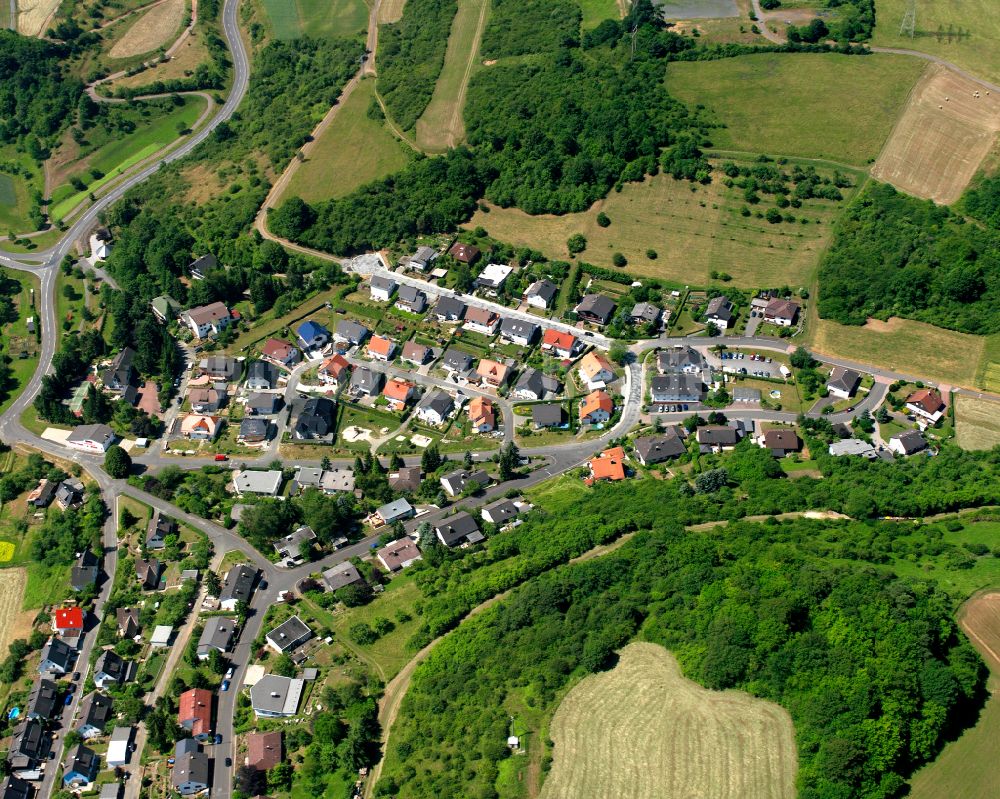 Eibach von oben - Von Wald umgebene Ortsansicht in Eibach im Bundesland Hessen, Deutschland