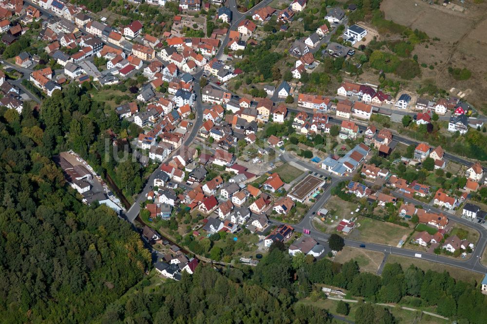 Frammersbach von oben - Von Wald umgebene Ortsansicht in Frammersbach im Bundesland Bayern, Deutschland