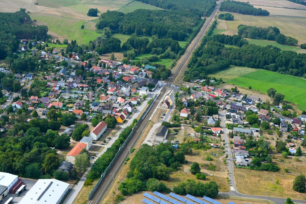 Grüneberg aus der Vogelperspektive: Von Wald umgebene Ortsansicht in Grüneberg im Bundesland Brandenburg, Deutschland