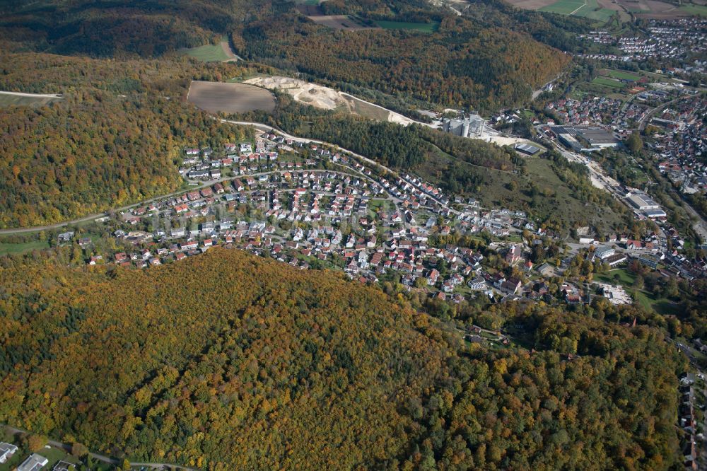 Luftaufnahme Herrlingen - Von Wald umgebene Ortsansicht in Herrlingen im Bundesland Baden-Württemberg, Deutschland