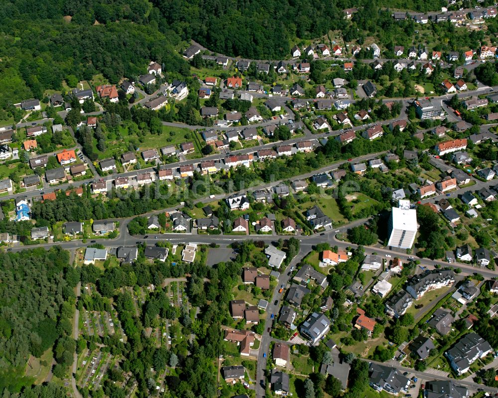 Hörbach aus der Vogelperspektive: Von Wald umgebene Ortsansicht in Hörbach im Bundesland Hessen, Deutschland