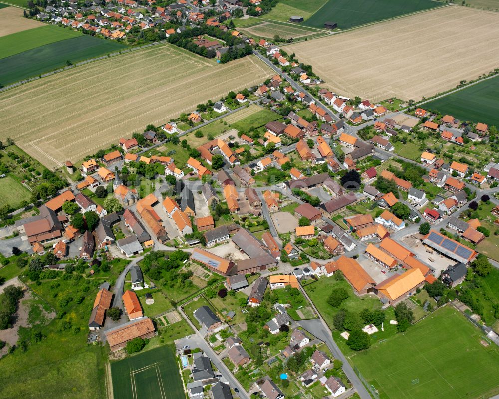 Luftbild Klein Döhren - Von Wald umgebene Ortsansicht in Klein Döhren im Bundesland Niedersachsen, Deutschland