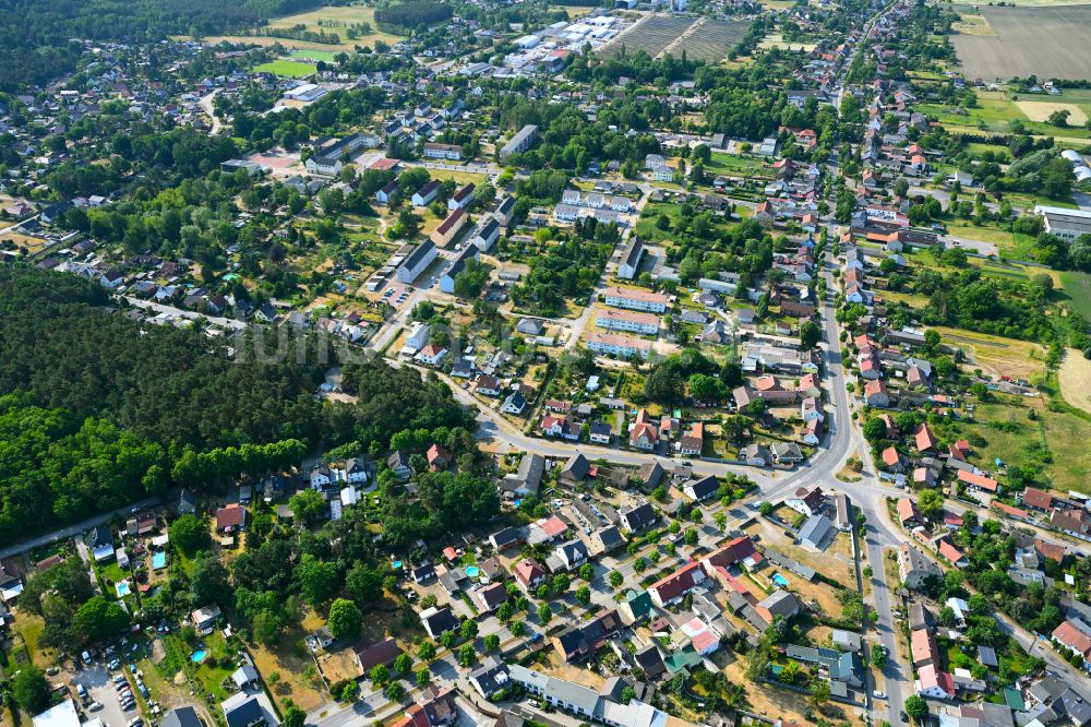 Klosterfelde aus der Vogelperspektive: Von Wald umgebene Ortsansicht in Klosterfelde im Bundesland Brandenburg, Deutschland