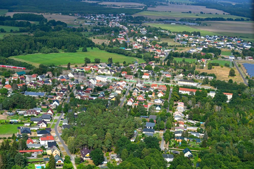 Luftbild Kreuzberg - Von Wald umgebene Ortsansicht in Kreuzberg im Bundesland Brandenburg, Deutschland