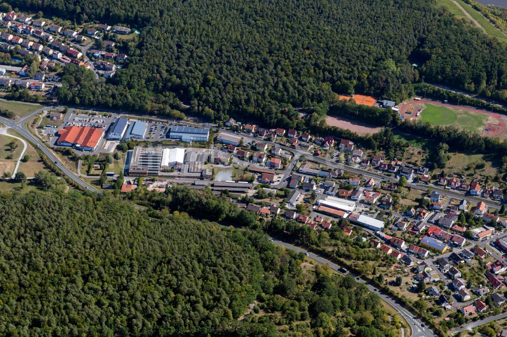 Kreuzwertheim von oben - Von Wald umgebene Ortsansicht in Kreuzwertheim im Bundesland Bayern, Deutschland