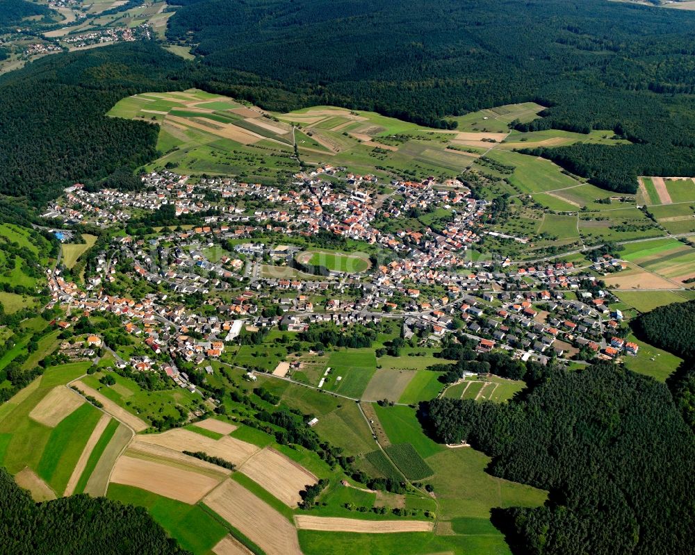 Lützel-Wiebelsbach aus der Vogelperspektive: Von Wald umgebene Ortsansicht in Lützel-Wiebelsbach im Bundesland Hessen, Deutschland